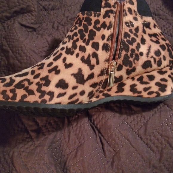 Shoes - Picture 4 of 7